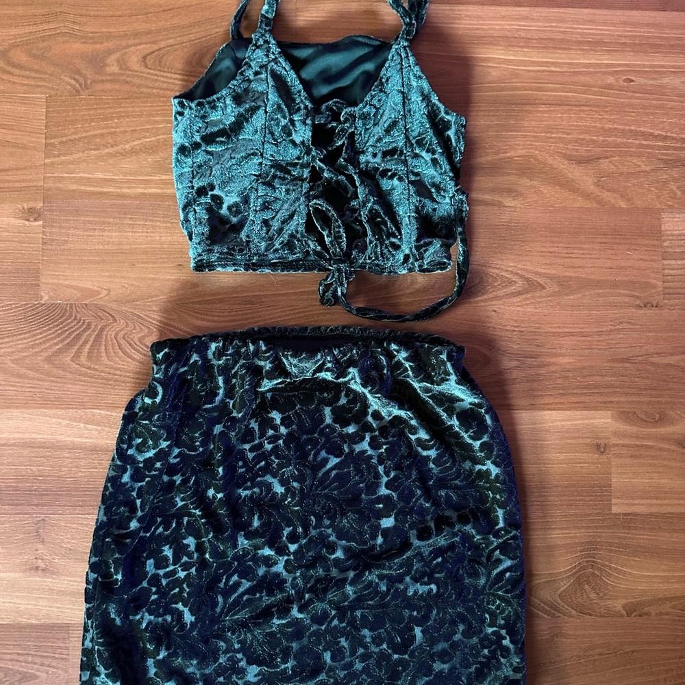 Emerald Green Velvet Mini Skirt Set - Picture 8 of 9